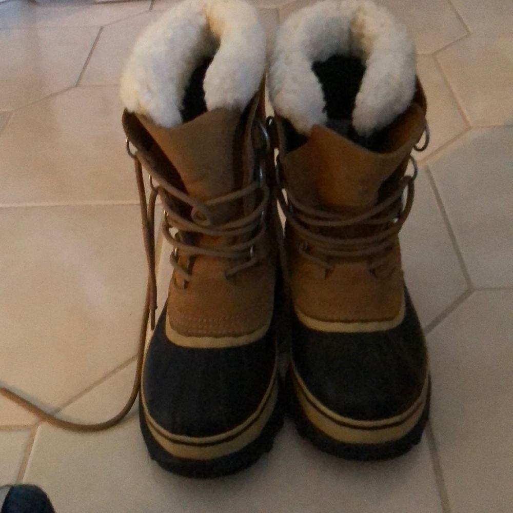 Sorel boots with removal lining